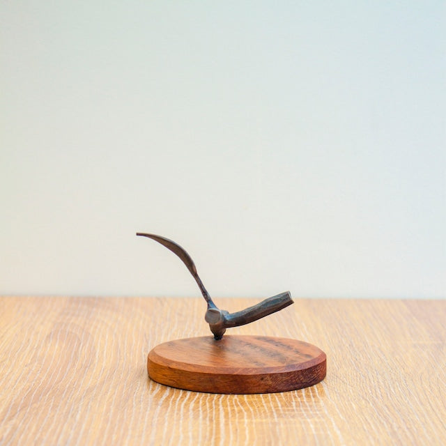 アイアンのメガネスタンド